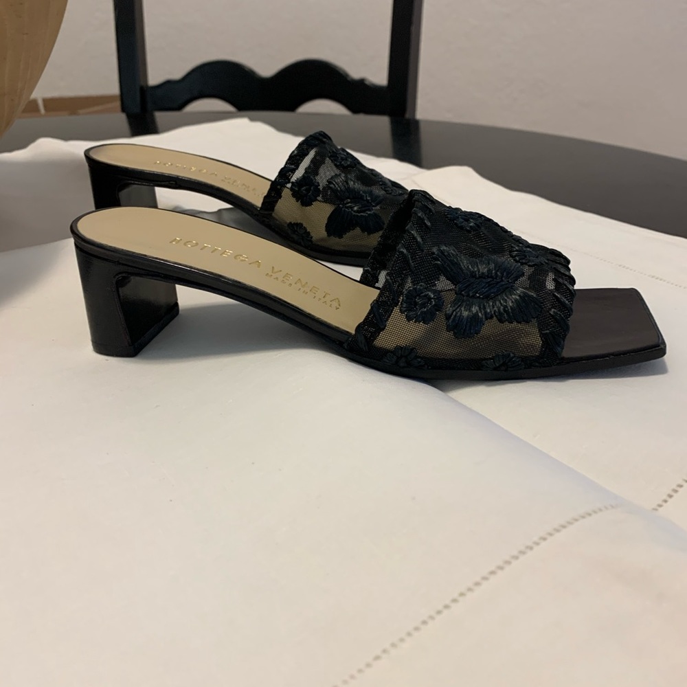 Bottega Veneta Black Elegant Summer Slides 5